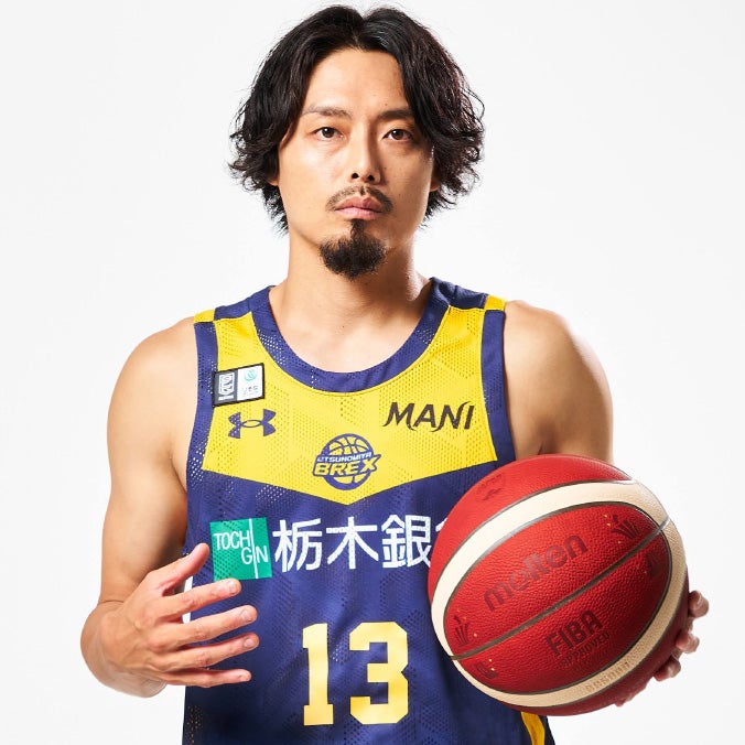 渡邉裕規がボールを持っている写真
